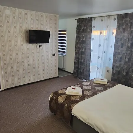 Casa De La Nuc 3* Târgu Jiu