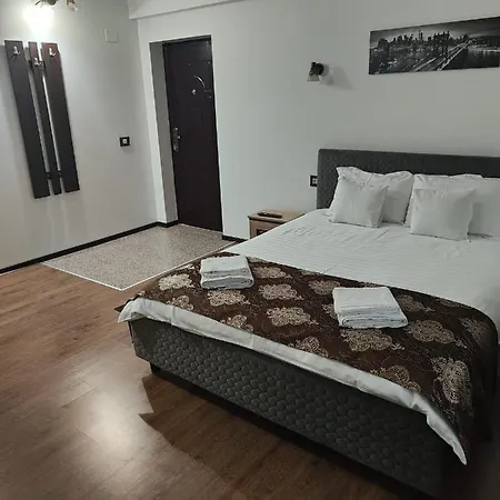 Casa De La Nuc Penzion Târgu Jiu