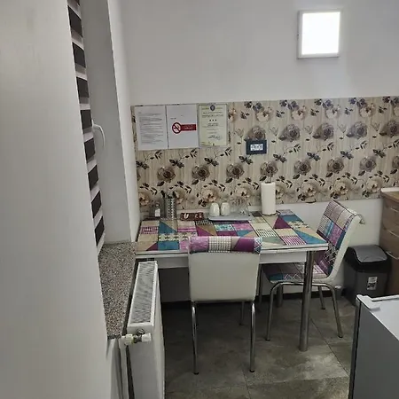 Casa De La Nuc Penzion Târgu Jiu
